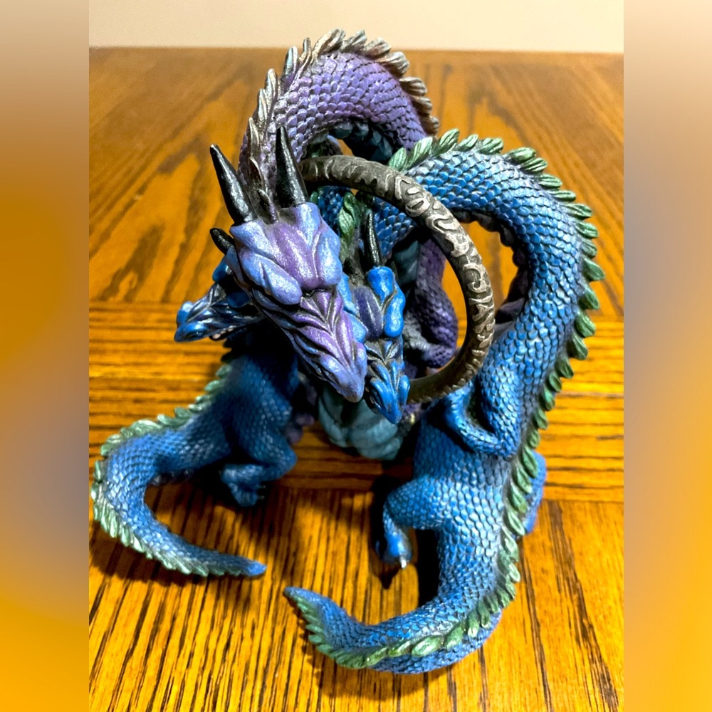 3 intertwined dragons